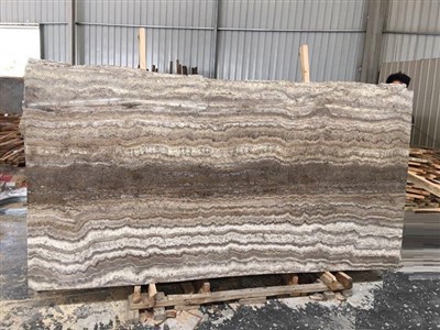 Плочка от тъмен травертин