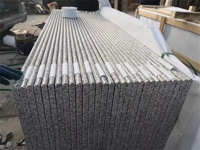 Сиви плотове от естествен камък