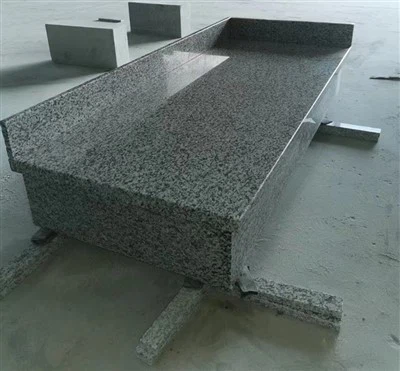 Плотове за баня от сив гранит